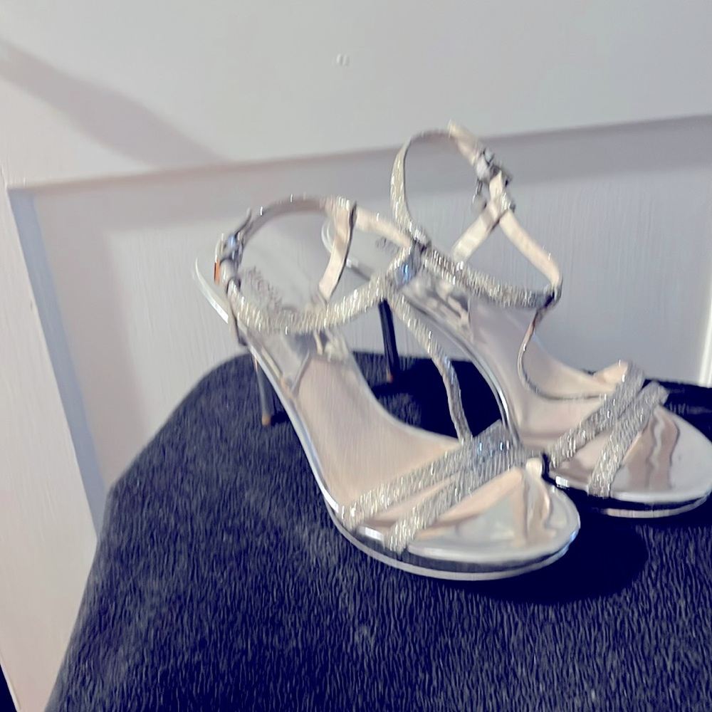 Michael Kors Yvonne Platform, Silver, Gunmetal Metallic Platform Sandals